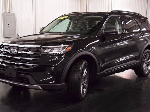 New 2026 Ford Explorer Active w/ Active Comfort Package image 3