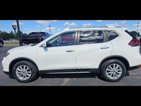 Used 2020 Nissan Rogue SV image 6