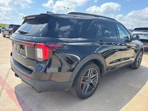 Used 2025 Ford Explorer ST-Line w/ ST-Line Street Pack image 8