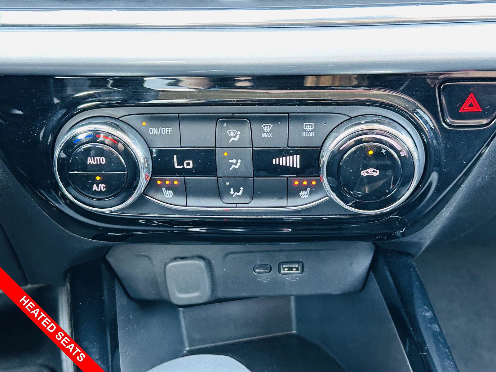 Used 2025 Chevrolet Trax LT w/ LT Convenience Package FWD image 5