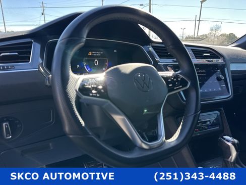 Used 2022 Volkswagen Tiguan SE R-Line image 19