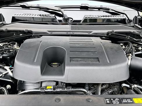 Used 2025 Land Rover Defender 130 X-Dynamic SE AWD/4WD image 9