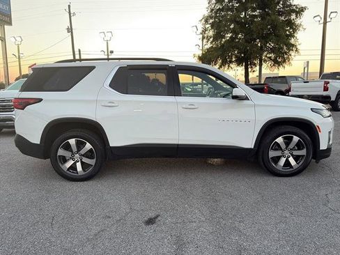 Used 2023 Chevrolet Traverse LT w/ LT Premium Package image 7