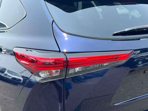 Used 2021 Toyota Highlander XSE AWD/4WD image 9