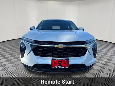 Certified 2024 Chevrolet Trax LS w/ LS Convenience Package FWD image 9