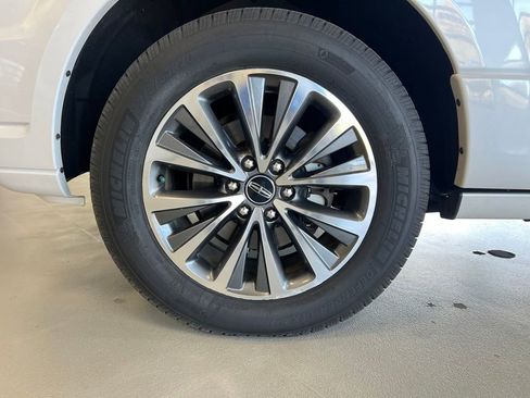Used 2015 Lincoln Navigator 4WD image 30