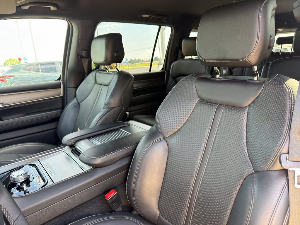 Used 2025 Jeep Wagoneer Series II AWD/4WD image 23