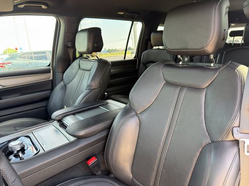 Used 2025 Jeep Wagoneer Series II AWD/4WD image 23