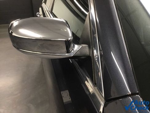 Used 2017 Chrysler 300 C AWD/4WD image 16