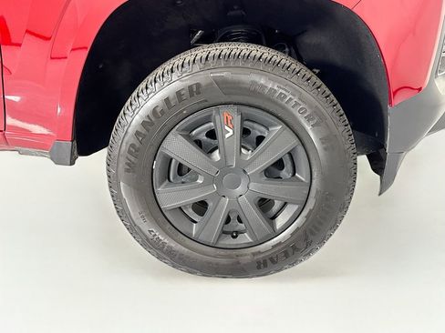 Used 2025 Chevrolet Colorado W/T w/ Advanced Trailering Package RWD image 32