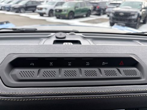 New 2025 Ford Bronco Badlands image 32