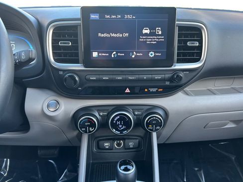 Used 2025 Hyundai Venue SEL image 12