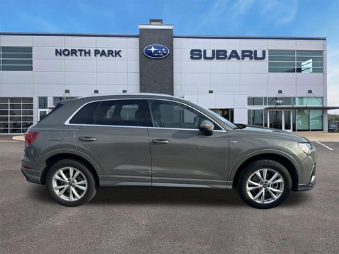 Used 2022 Audi Q3 2.0T Premium Plus w/ Premium Plus Package AWD/4WD image 2