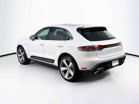 Certified 2025 Porsche Macan image 3