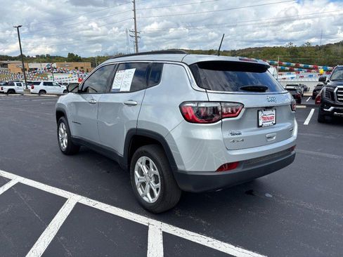 Used 2024 Jeep Compass Latitude image 6