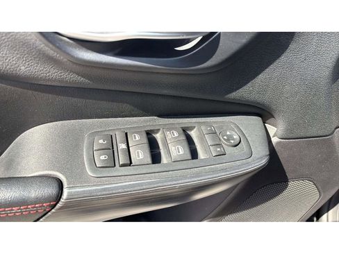 Used 2016 Jeep Cherokee Trailhawk w/ Comfort/Convenience Group AWD/4WD image 19