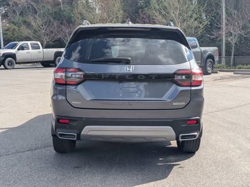 Used 2024 Honda Pilot Touring image 5