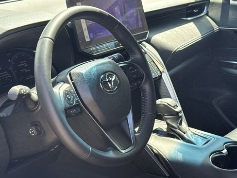 Used 2024 Toyota Venza Limited AWD/4WD image 18