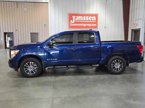 Used 2023 Nissan Titan SV w/ SV Convenience Package image 2