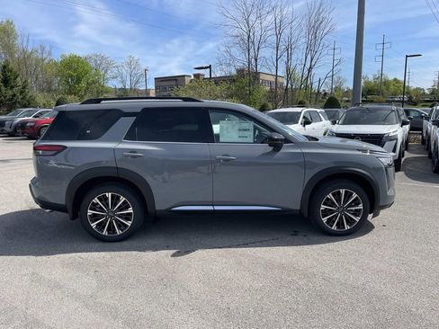 New 2026 Nissan Pathfinder Platinum AWD/4WD image 2