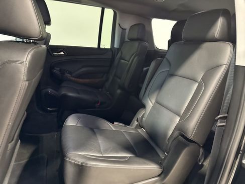 Used 2018 Chevrolet Suburban Premier AWD/4WD image 32