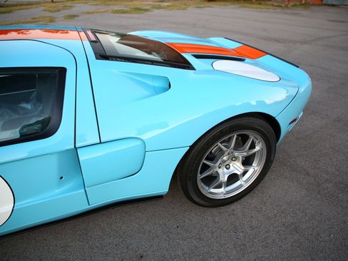 Used 2006 Ford GT image 23