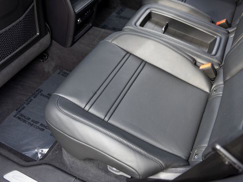 Certified 2025 Porsche Cayenne Coupe image 42