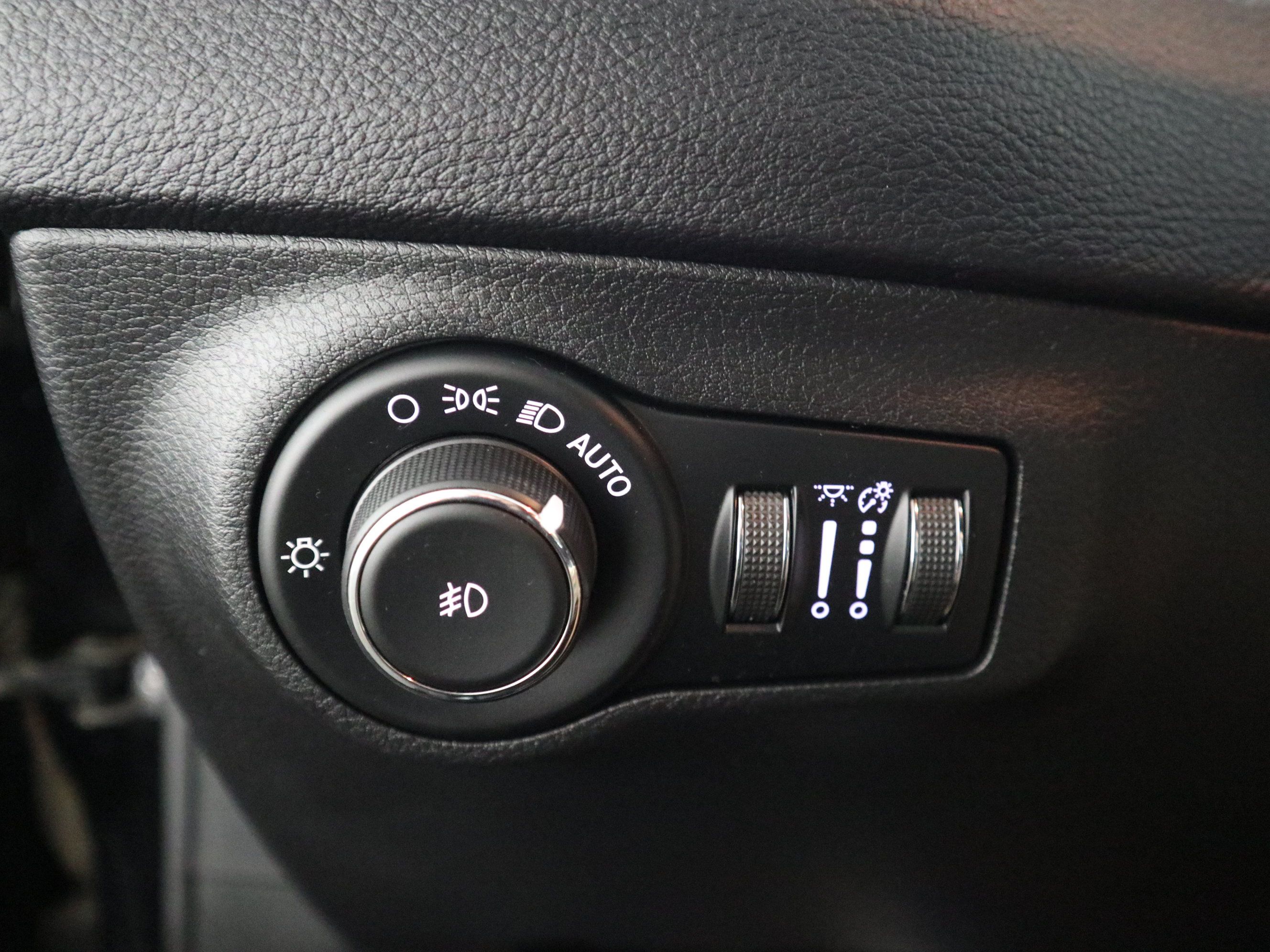 Used 2020 Jeep Compass Latitude w/ Cold Weather Group AWD/4WD image 29