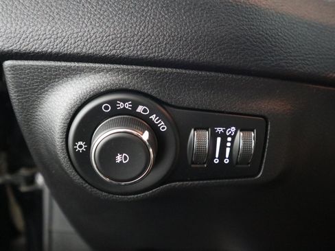 Used 2020 Jeep Compass Latitude w/ Cold Weather Group AWD/4WD image 29