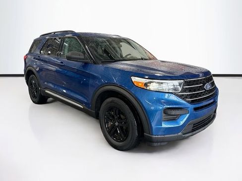Used 2021 Ford Explorer XLT image 3