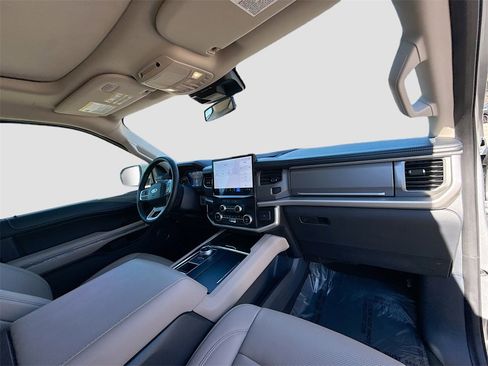 Used 2024 Ford Expedition XLT image 31