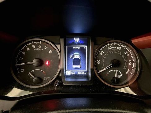 Used 2017 Toyota Tacoma TRD Sport w/ Tow Package (A/T) AWD/4WD image 19