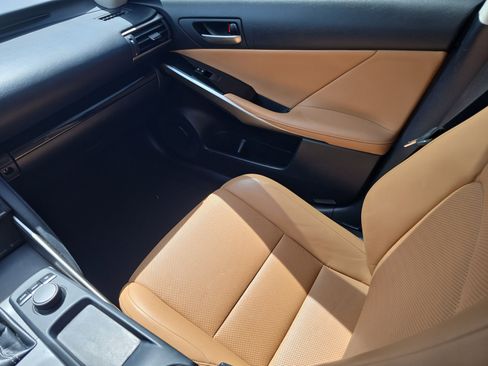 Used 2018 Lexus IS 300 image 15
