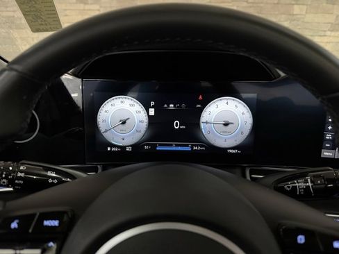 Used 2025 Hyundai Elantra SEL image 18