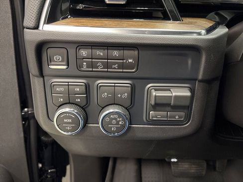 New 2026 Chevrolet Suburban High Country AWD/4WD image 25