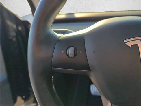 Used 2021 Tesla Model Y Performance image 11