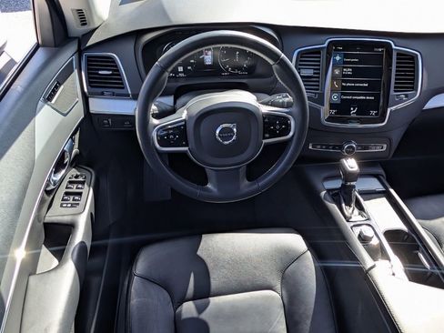 Used 2022 Volvo XC90 T5 Momentum image 14
