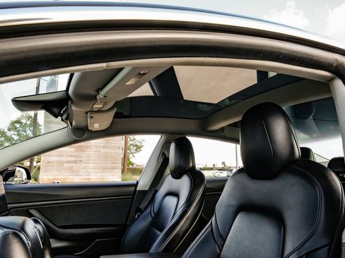 Used 2019 Tesla Model 3 Standard Range Plus RWD image 5