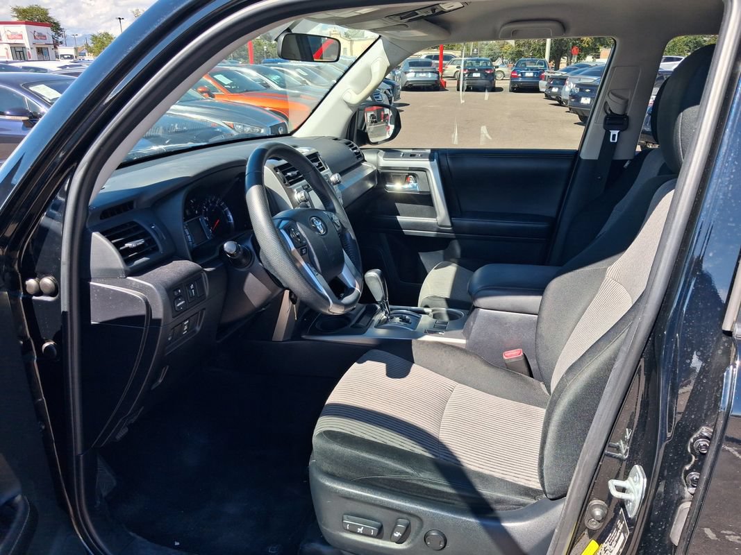 Used 2016 Toyota 4Runner SR5 AWD/4WD image 9