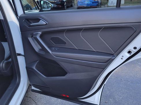 Certified 2024 Volkswagen Tiguan SE image 38