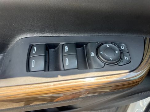 Used 2021 GMC Acadia SLE w/ Driver Convenience Package FWD image 19