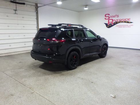 Used 2025 Nissan Rogue SV w/ Rock Creek Premium Package AWD/4WD image 4