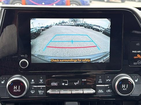 Used 2023 Toyota Highlander XLE image 35