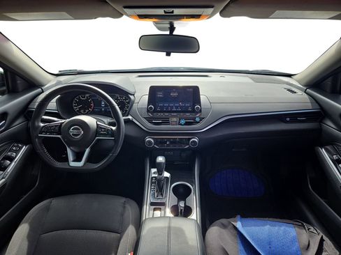 Used 2022 Nissan Altima 2.5 SV w/ SV Premium Package image 9