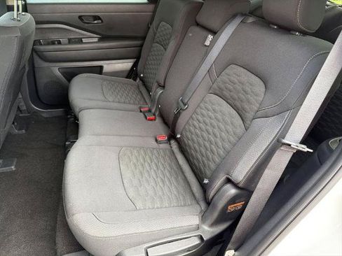 Certified 2024 Nissan Pathfinder S FWD image 17