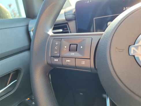 Used 2025 Nissan Kicks SV w/ Illumination Package image 24