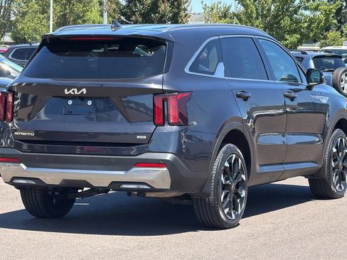 Used 2025 Kia Sorento EX AWD/4WD image 4