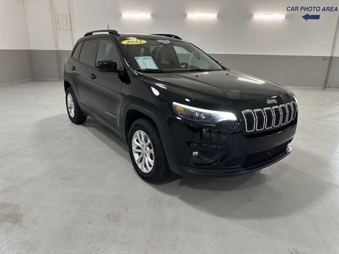 Used 2022 Jeep Cherokee Latitude Lux w/ Mopar Interior Package image 4