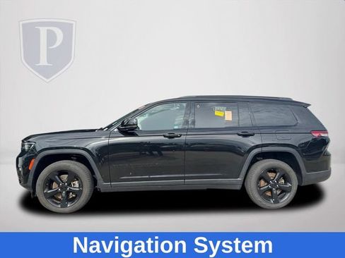 Used 2023 Jeep Grand Cherokee L Limited w/ Black Appearance Package AWD/4WD image 11