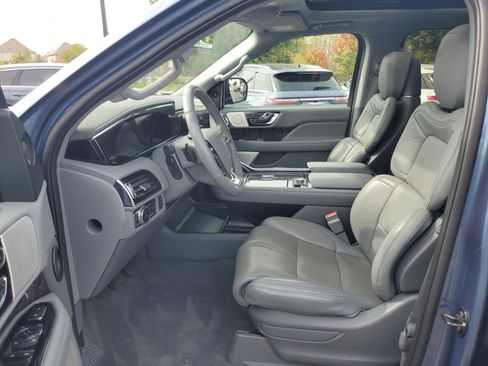 Certified 2020 Lincoln Navigator Reserve w/ Luxury Package image 12